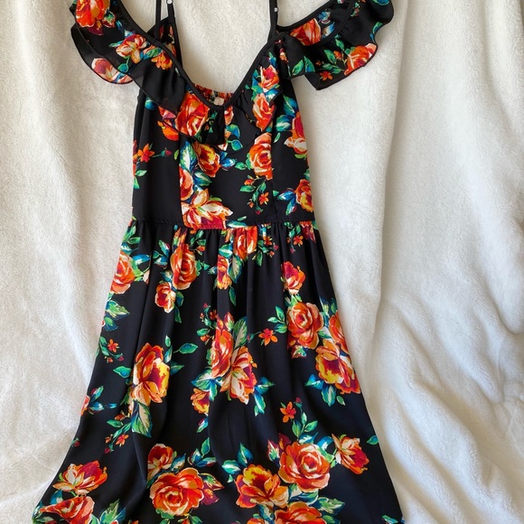 Xhilaration Floral Off the Shoulder Mini Dress Size Medium NWT - Picture 2 of 6